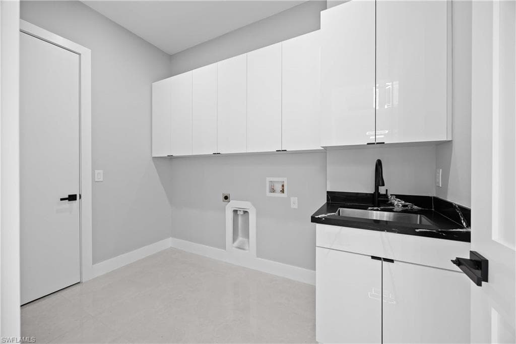 2744 8th Ave NE, Naples, FL 34120-30