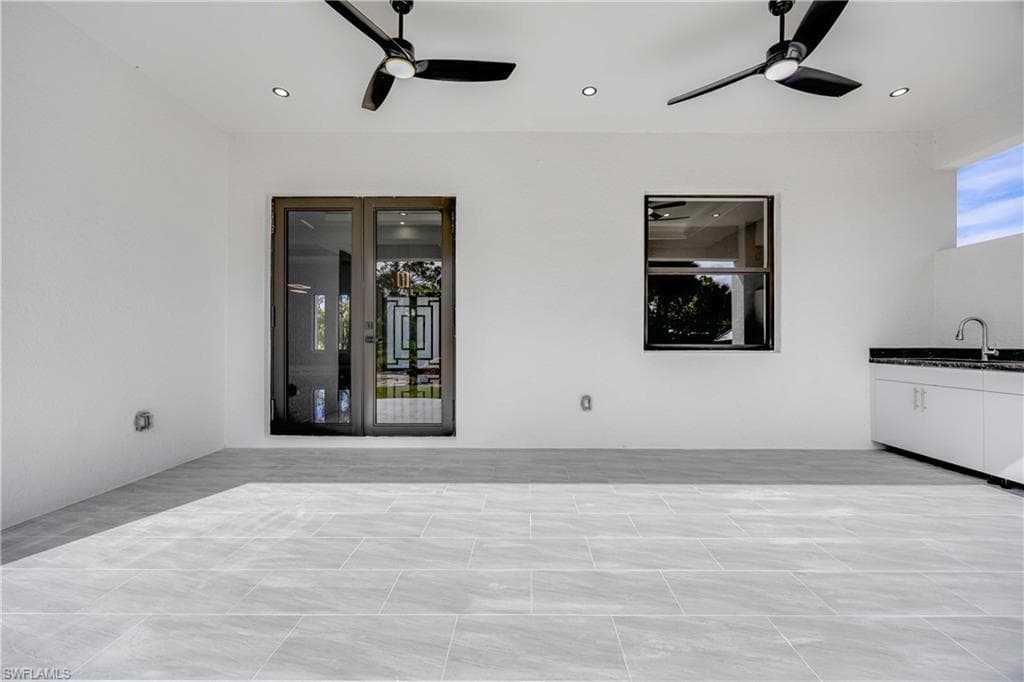 2744 8th Ave NE, Naples, FL 34120-32