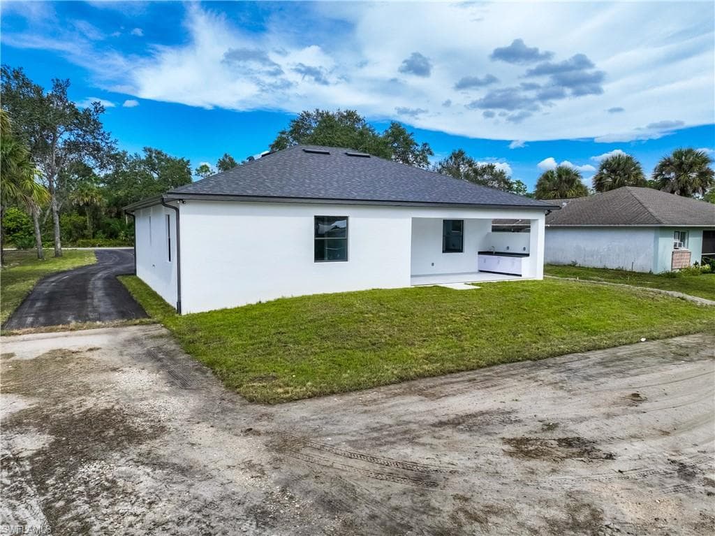 2744 8th Ave NE, Naples, FL 34120-37