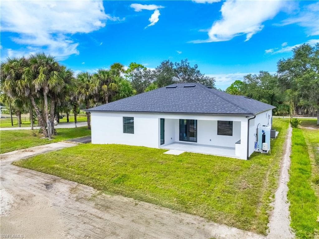 2744 8th Ave NE, Naples, FL 34120-38