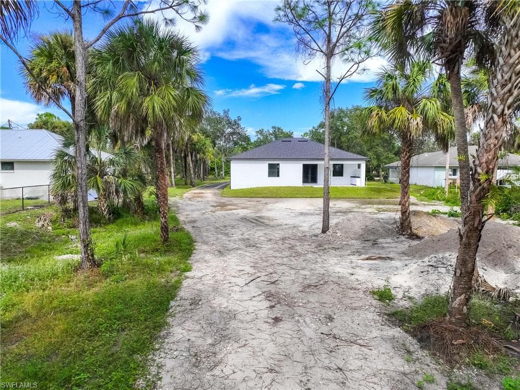 2744 8th Ave NE, Naples, FL 34120-47