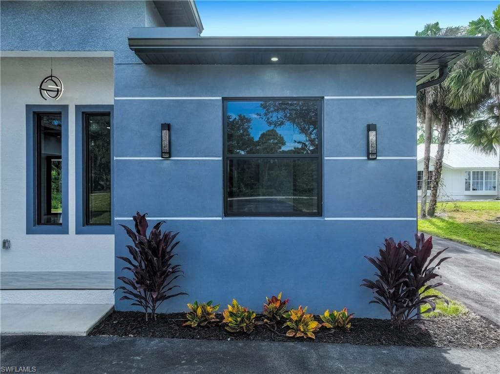 2744 8th Ave NE, Naples, FL 34120-4