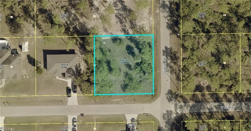 800 11th St, Lehigh Acres, FL 33972-1