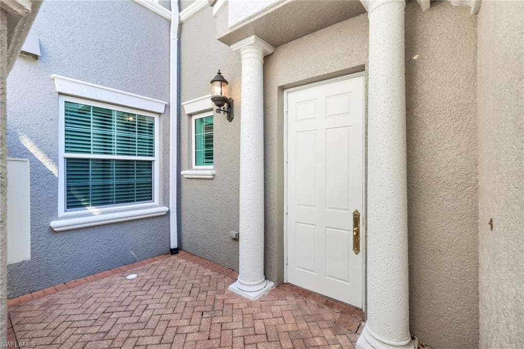 9223 Corfu Ct 202, Naples, FL 34114-18