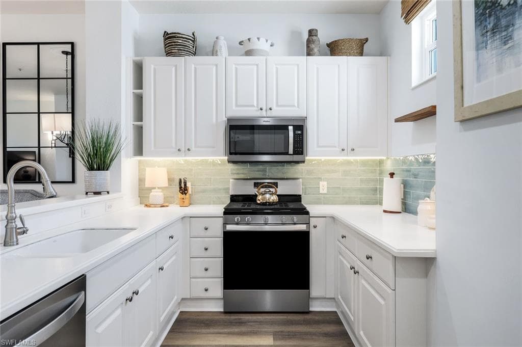 9223 Corfu Ct 202, Naples, FL 34114-7