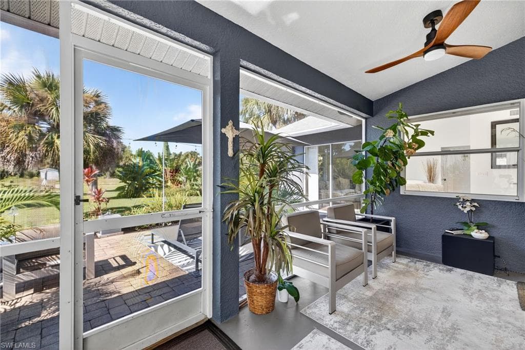 1081 9th St SW, Naples, FL 34117-25