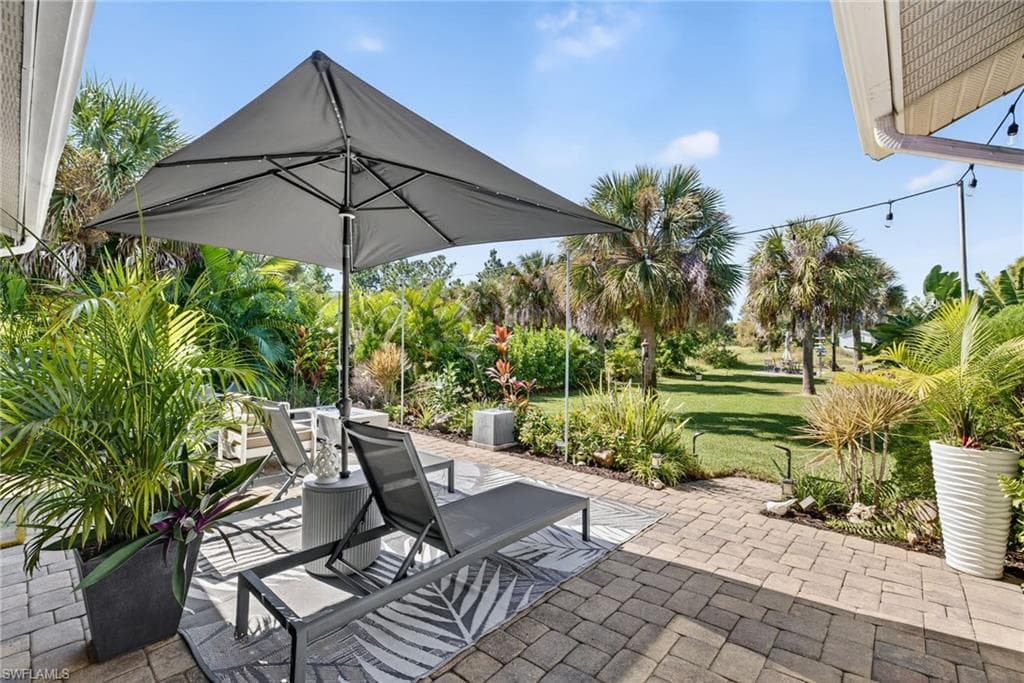 1081 9th St SW, Naples, FL 34117-26