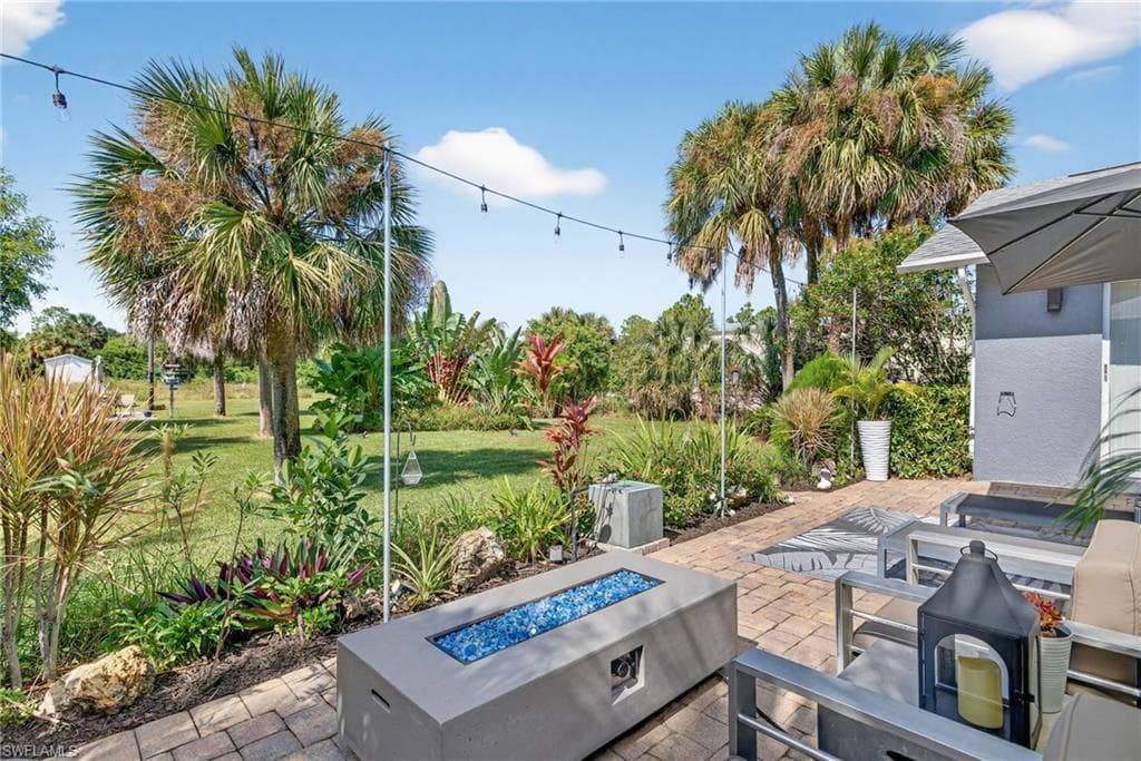 1081 9th St SW, Naples, FL 34117-28