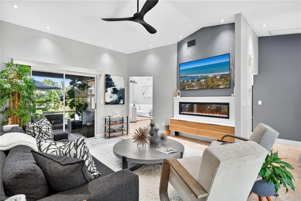 1081 9th St SW, Naples, FL 34117-3