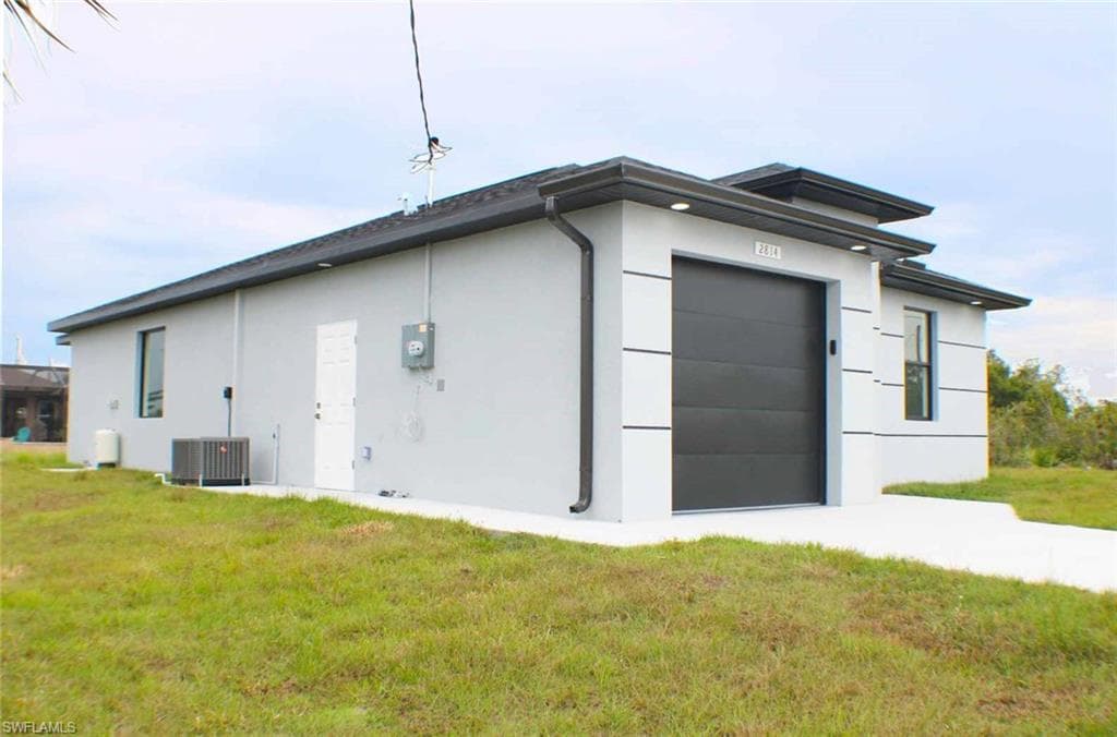 2814 68th St W, Lehigh Acres, FL 33976-8