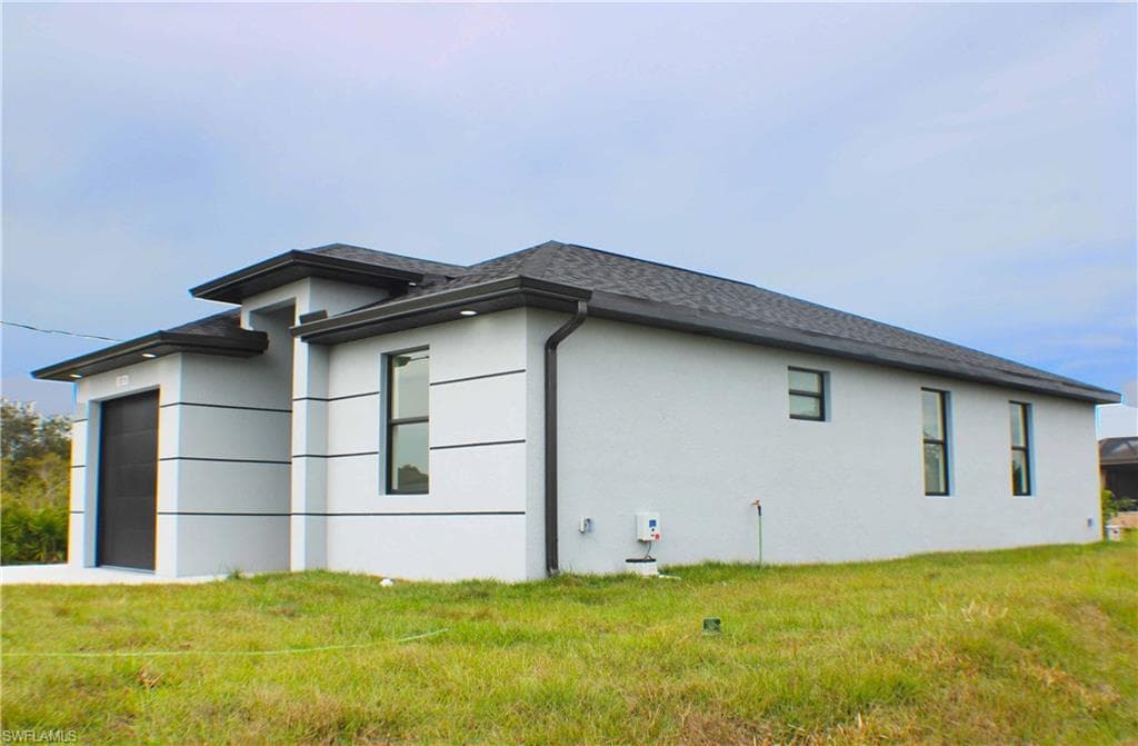 2814 68th St W, Lehigh Acres, FL 33976-2