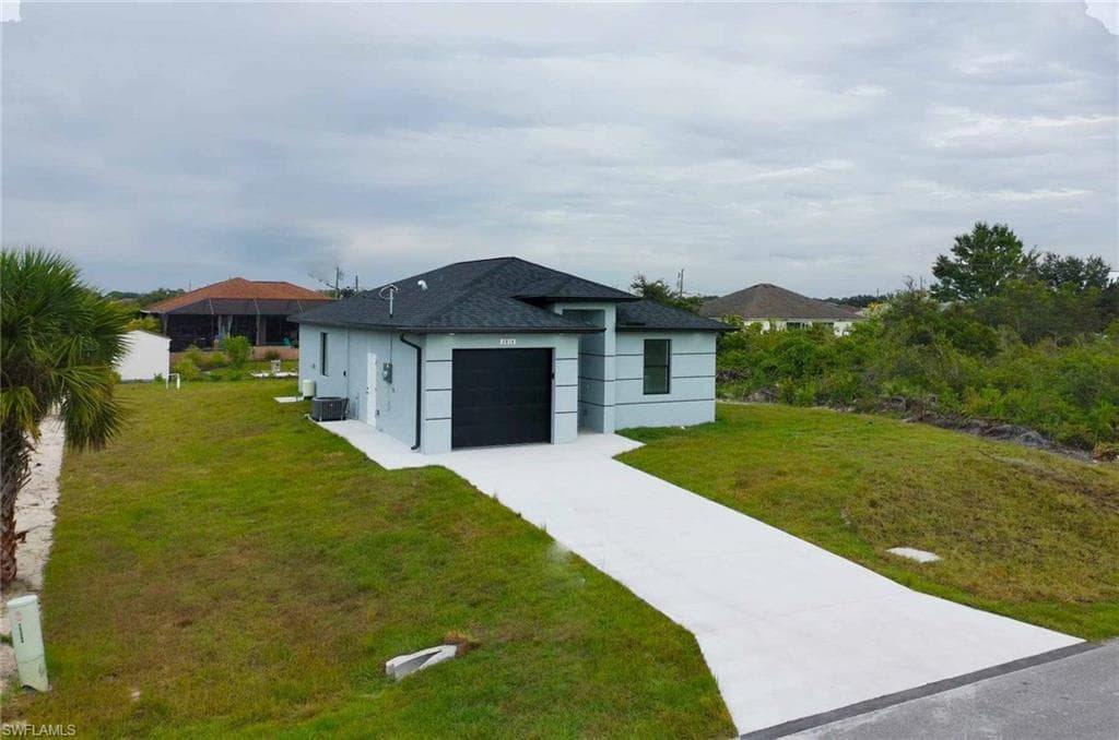 2814 68th St W, Lehigh Acres, FL 33976-7