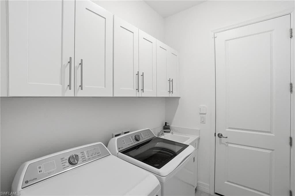 13686 Blue Bay Cir, Fort Myers, FL 33913-33