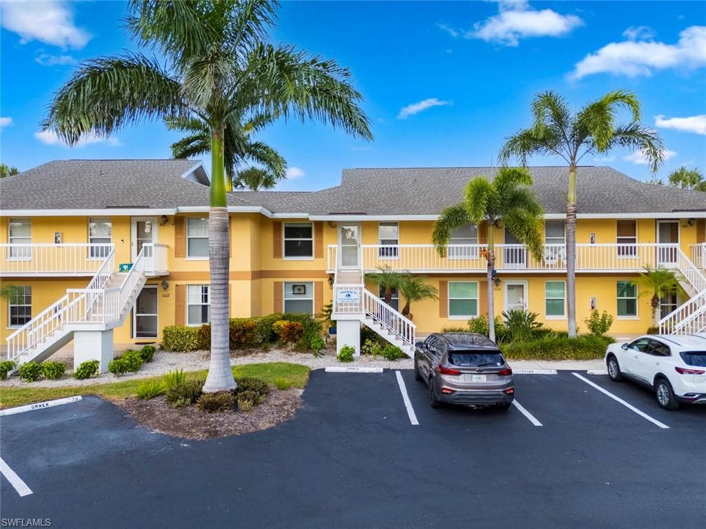 1305 Mainsail Dr 1013, Naples, FL 34114-1