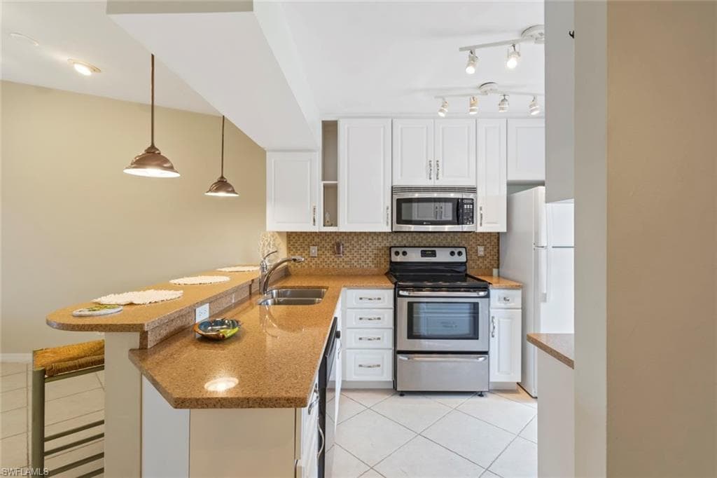 1305 Mainsail Dr 1013, Naples, FL 34114-3