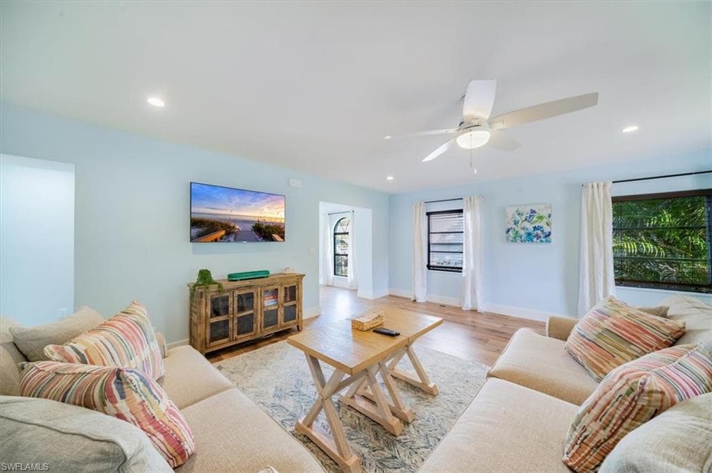 1283 Grand Canal Dr, Naples, FL 34110-8