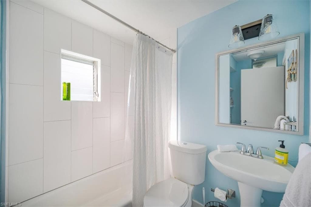 1283 Grand Canal Dr, Naples, FL 34110-16