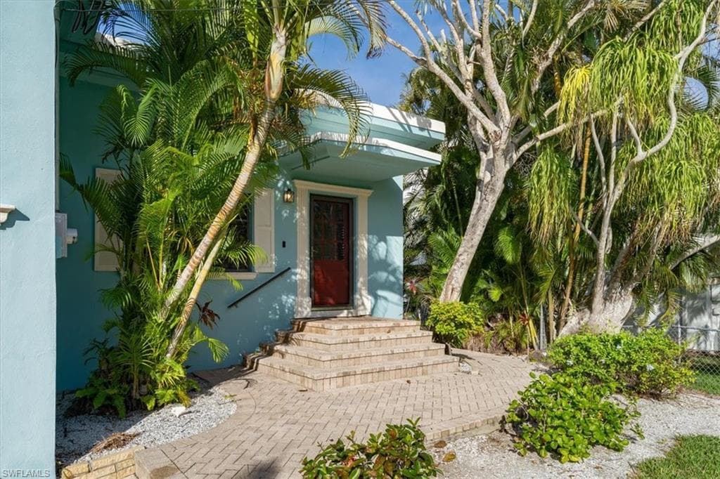 1283 Grand Canal Dr, Naples, FL 34110-21