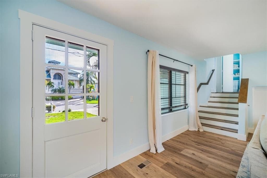 1283 Grand Canal Dr, Naples, FL 34110-5