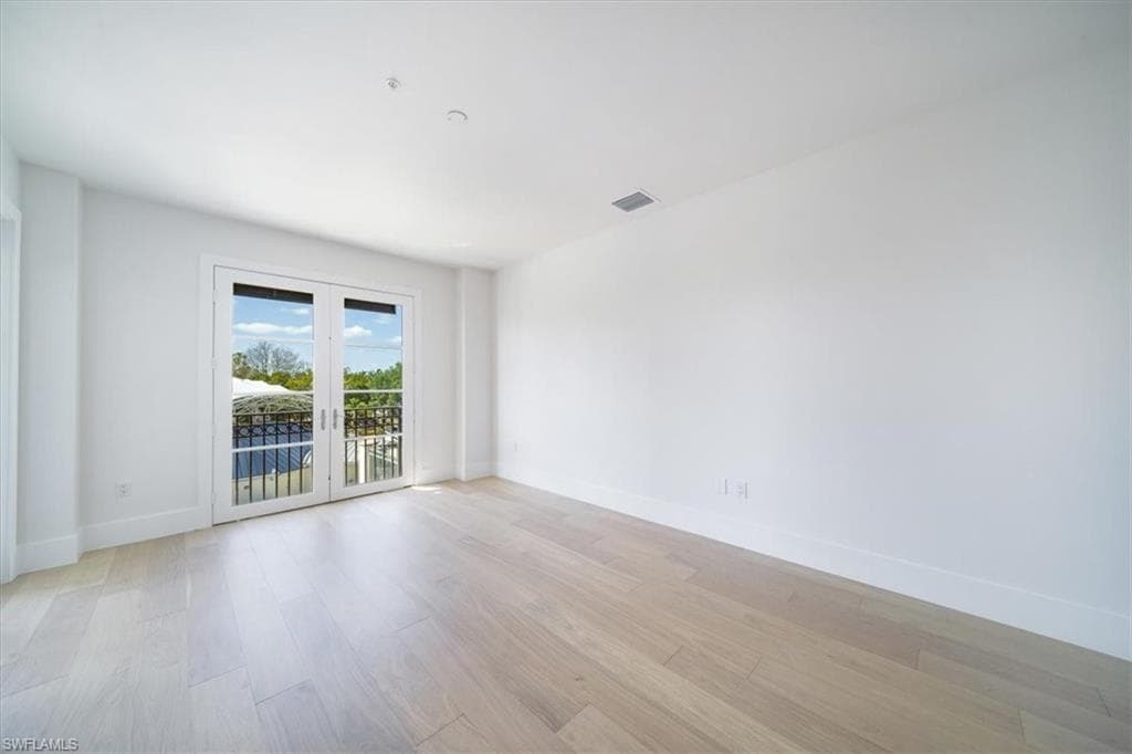 780 5th Ave S 305, Naples, FL 34102-13