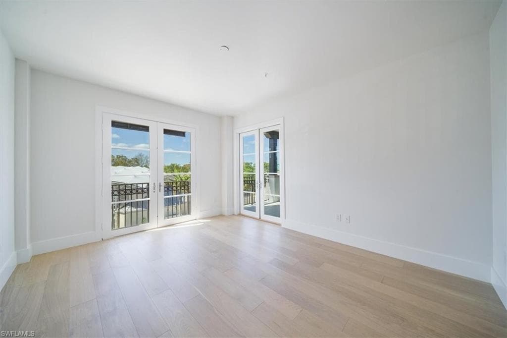 780 5th Ave S 305, Naples, FL 34102-17