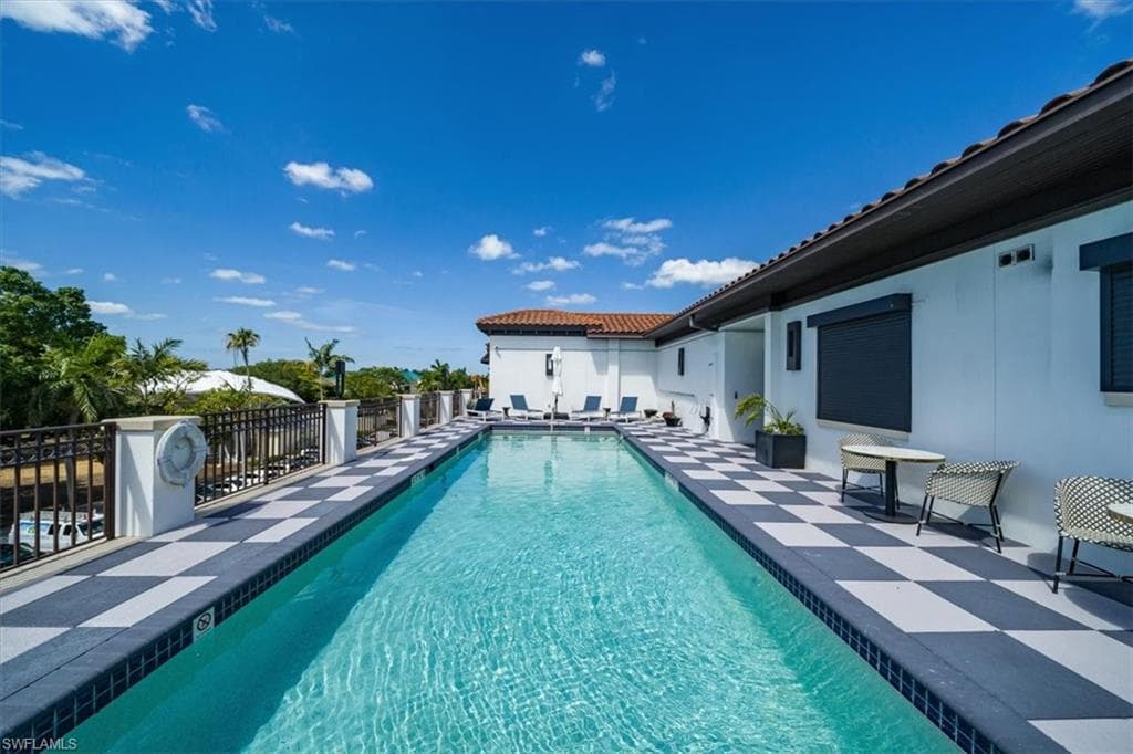 780 5th Ave S 305, Naples, FL 34102-21