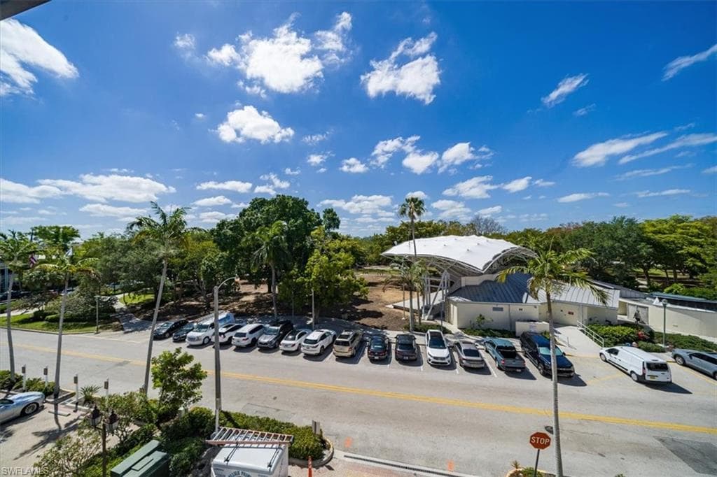 780 5th Ave S 305, Naples, FL 34102-32