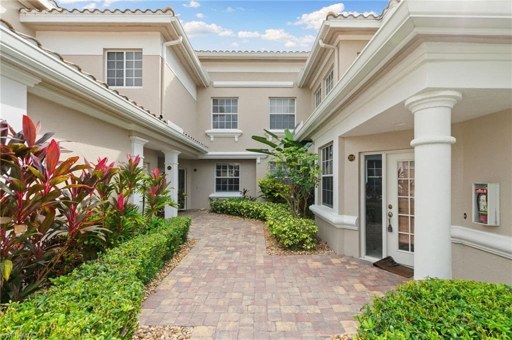 3960 Deer Crossing Ct 103, Naples, FL 34114-4