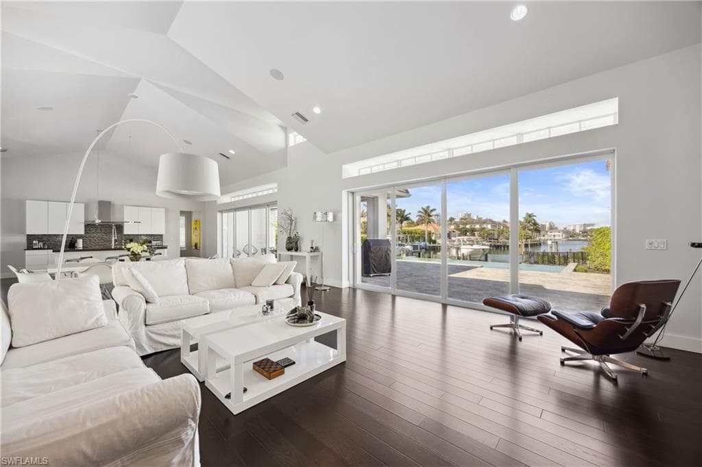 299 Mermaids Bight, Naples, FL 34103-5