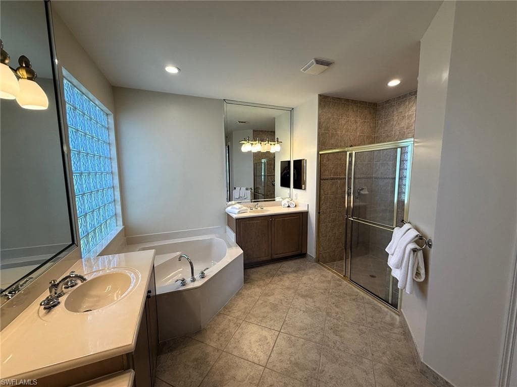 1472 Palma Blanca Ct, Naples, FL 34119-8