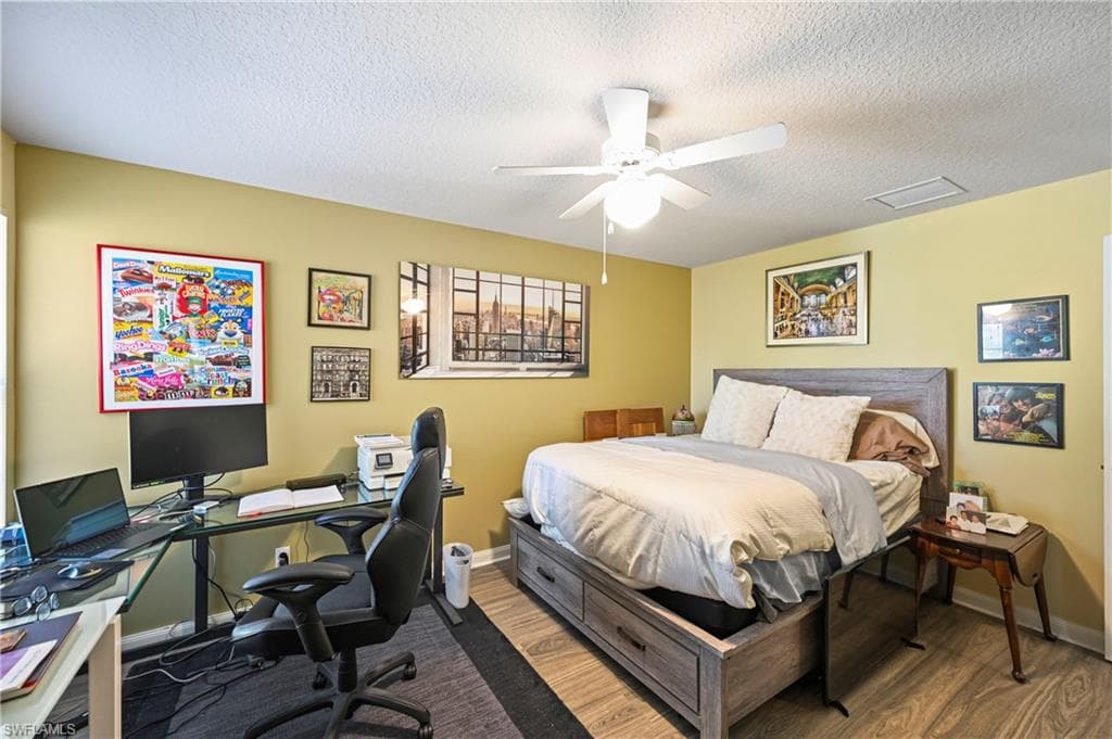 4910 Kingston Way, Naples, FL 34119-8