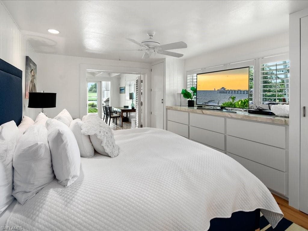 436 Golfview Dr, Naples, FL 34110-22