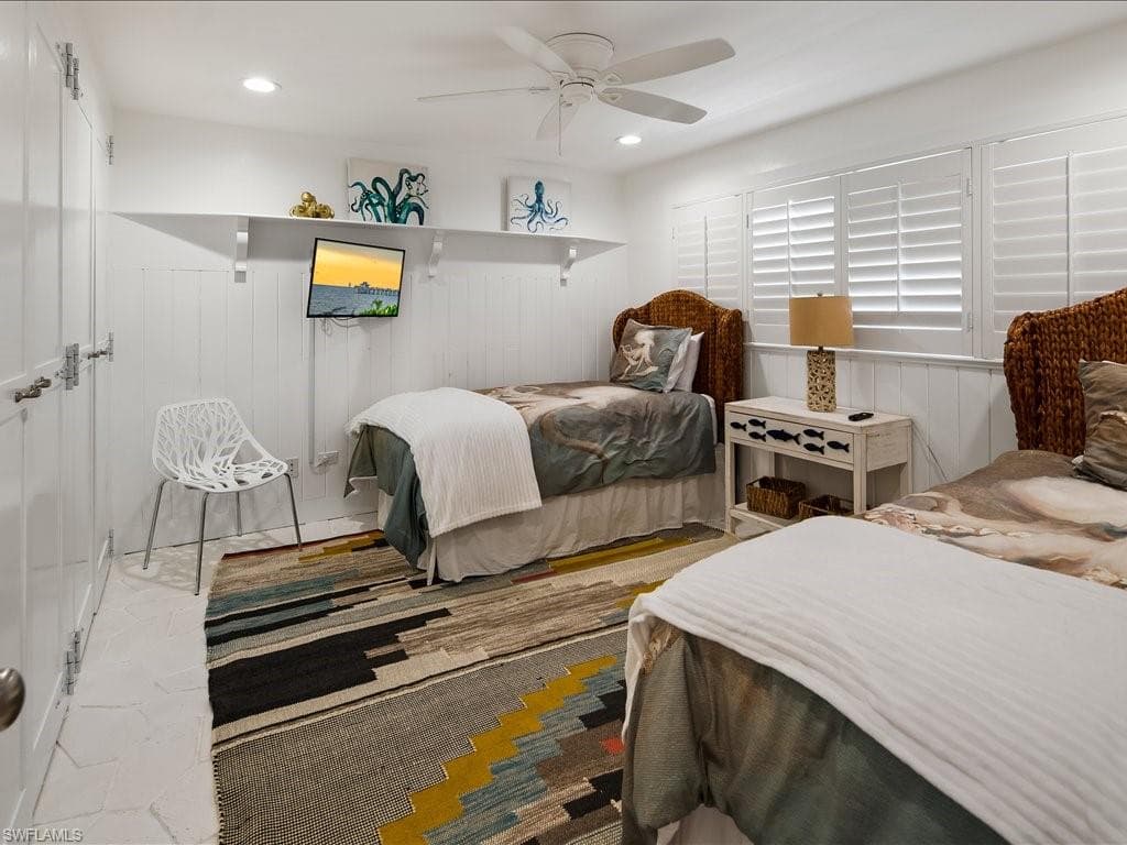 436 Golfview Dr, Naples, FL 34110-25