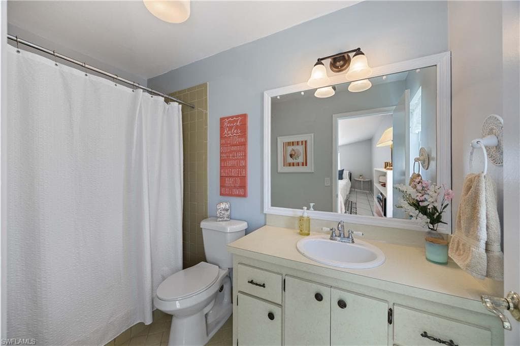 111 7th St, Naples, FL 34113-18