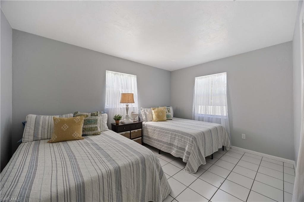 111 7th St, Naples, FL 34113-20