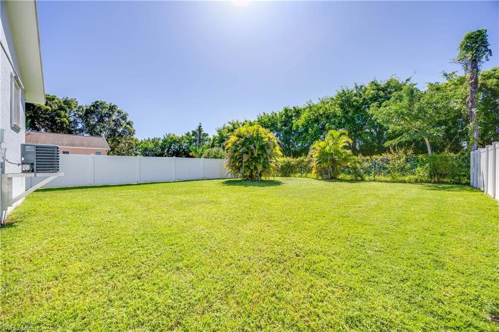 111 7th St, Naples, FL 34113-29