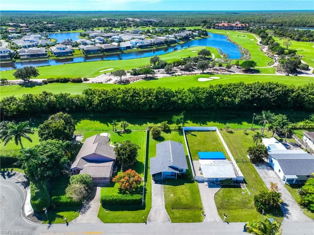 111 7th St, Naples, FL 34113-30