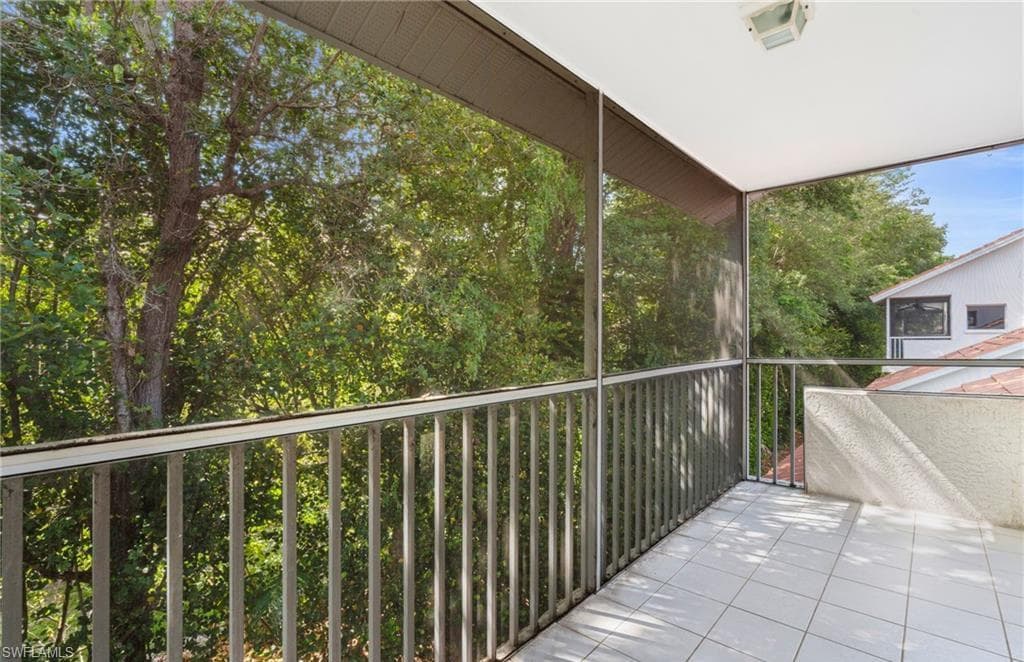 505 Windsor Sq 6-202, Naples, FL 34104-27