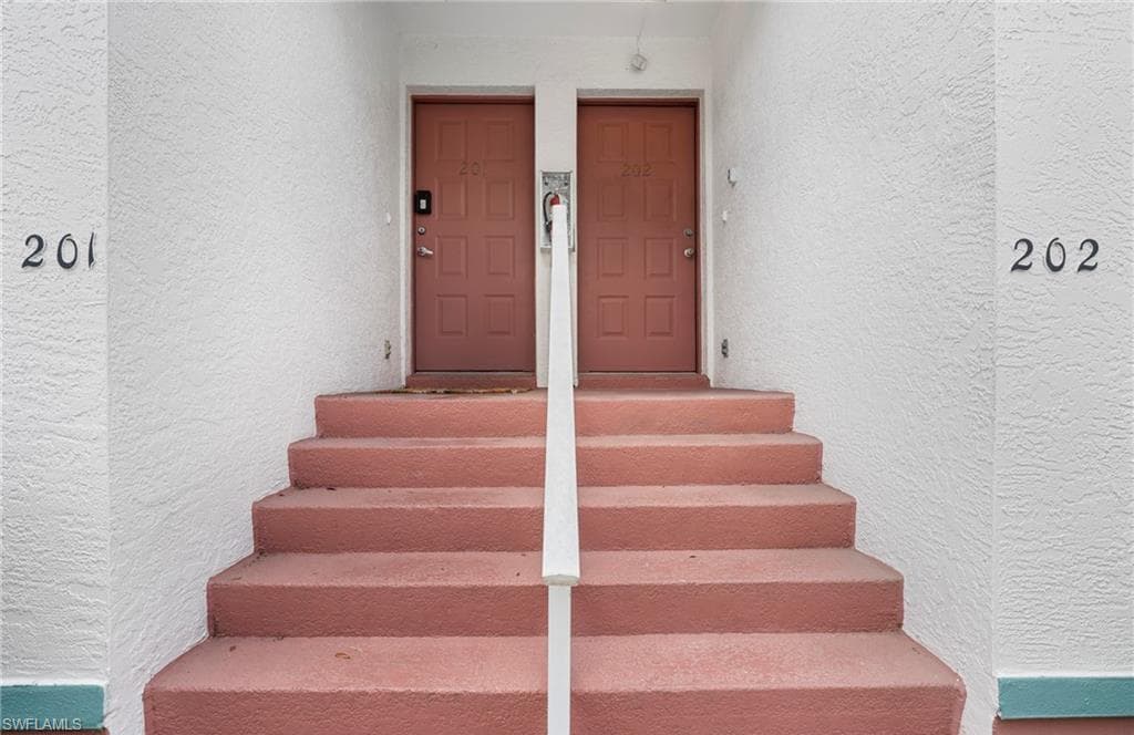 505 Windsor Sq 6-202, Naples, FL 34104-4