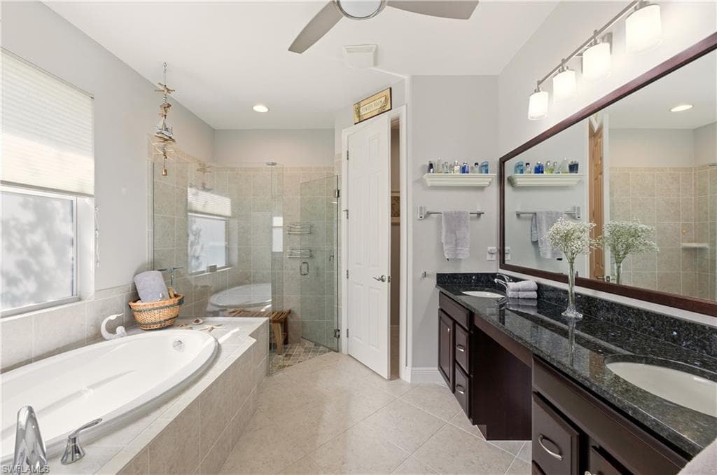 7783 Martino Cir, Naples, FL 34112-35