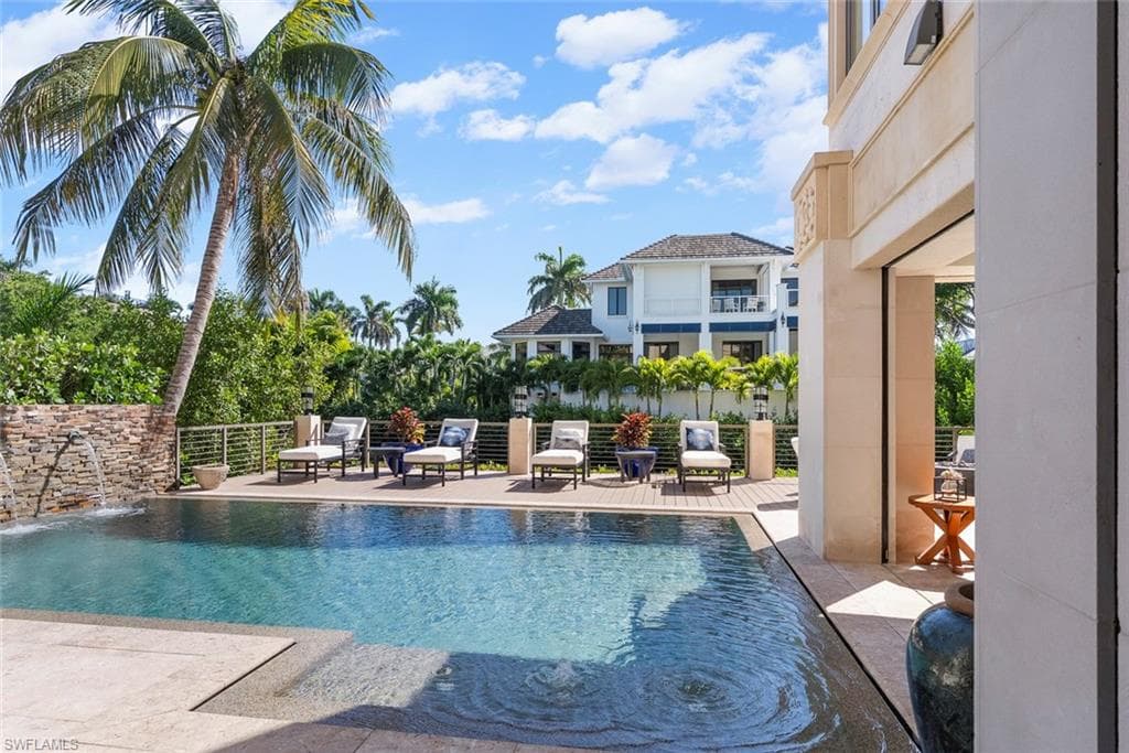 1441 Gulf Shore Blvd S, Naples, FL 34102-7