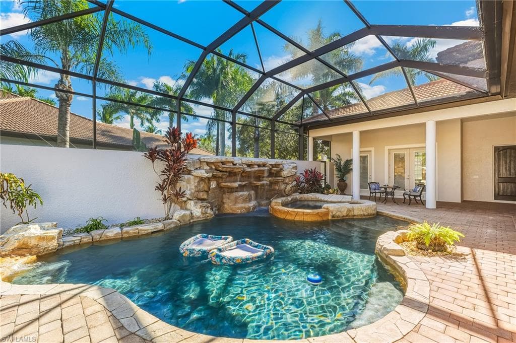 7749 Classics Dr, Naples, FL 34113-18