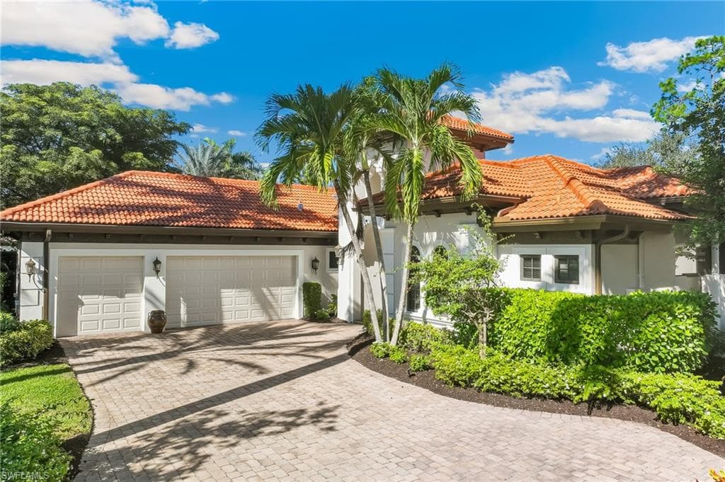 7749 Classics Dr, Naples, FL 34113-1