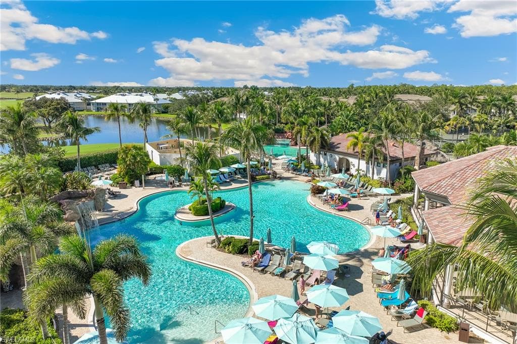 7749 Classics Dr, Naples, FL 34113-33