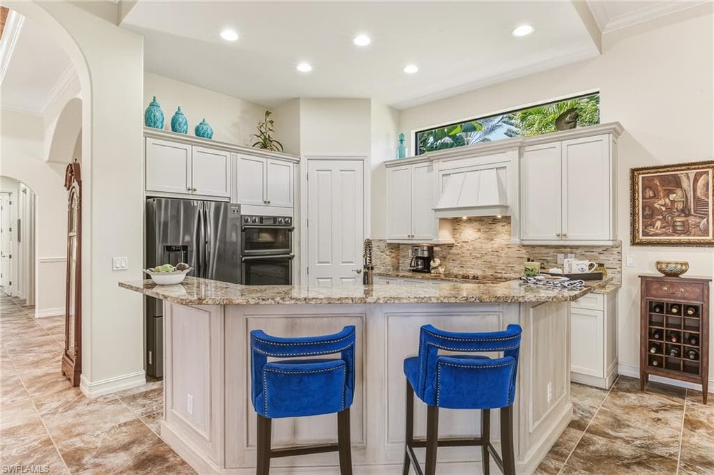 7749 Classics Dr, Naples, FL 34113-7