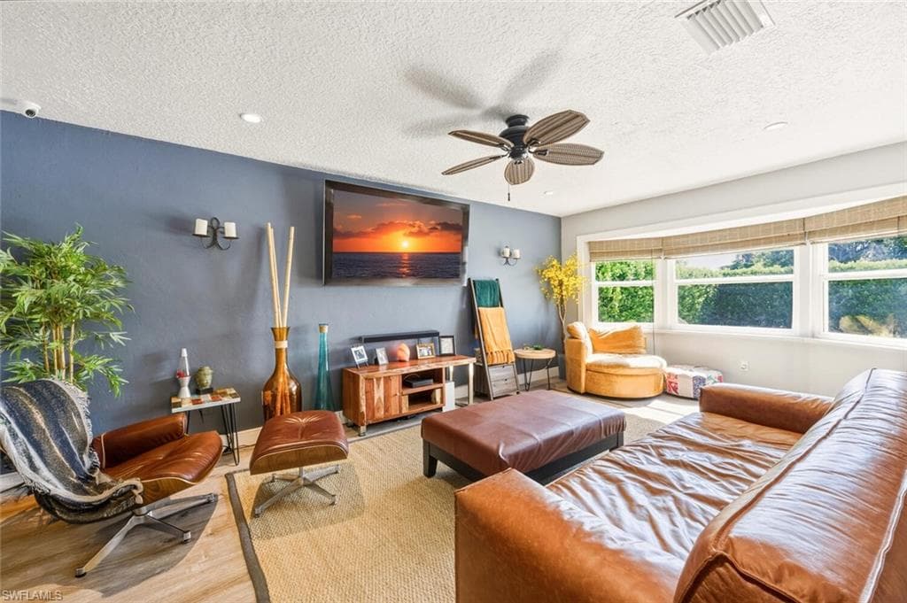 809 101st Ave N, Naples, FL 34108-9