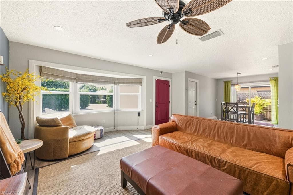 809 101st Ave N, Naples, FL 34108-10