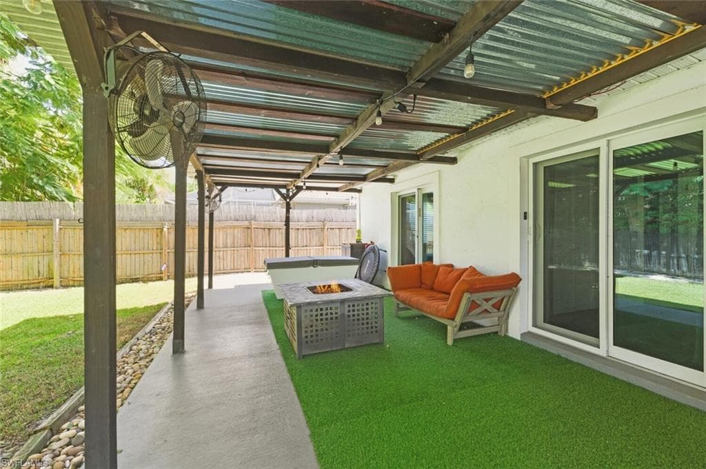 809 101st Ave N, Naples, FL 34108-25