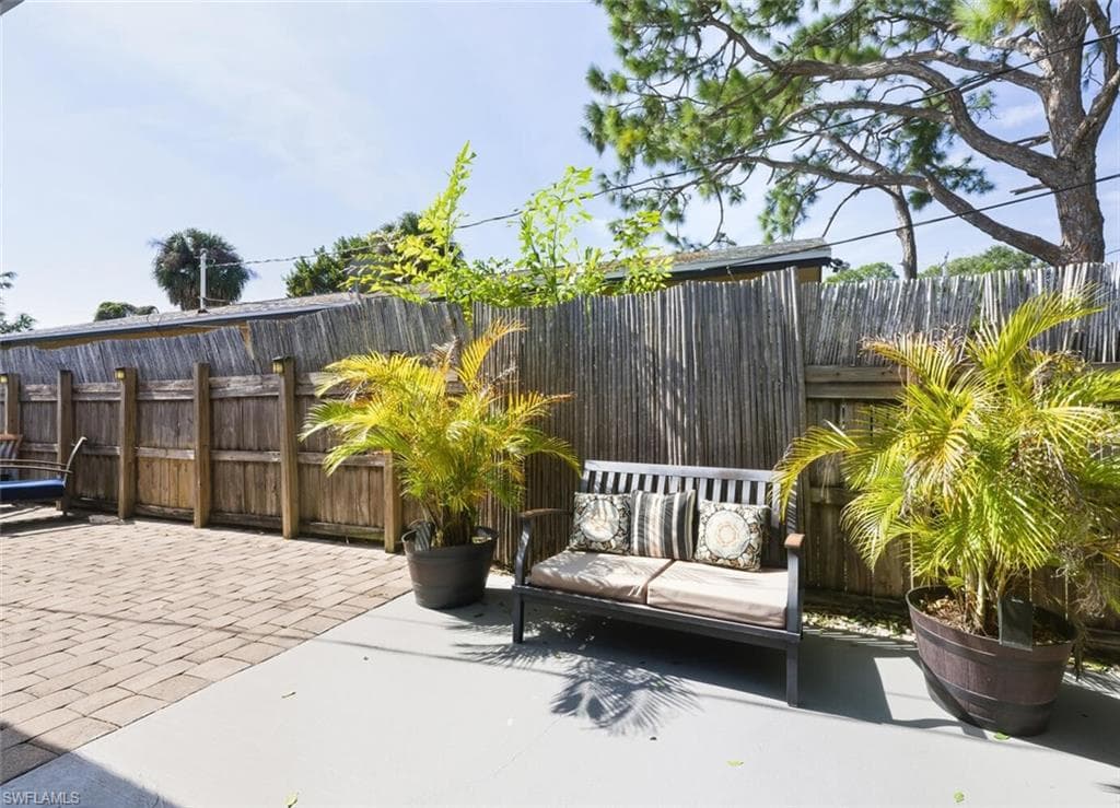 809 101st Ave N, Naples, FL 34108-32