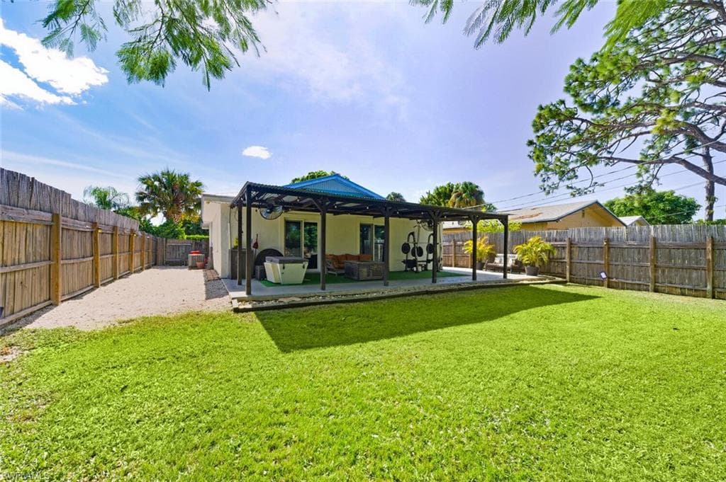 809 101st Ave N, Naples, FL 34108-33